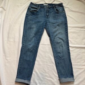 Carve Designs Cropped Jeans Size 10 | Medium Wash Raw Hem | Casual Coastal Denim